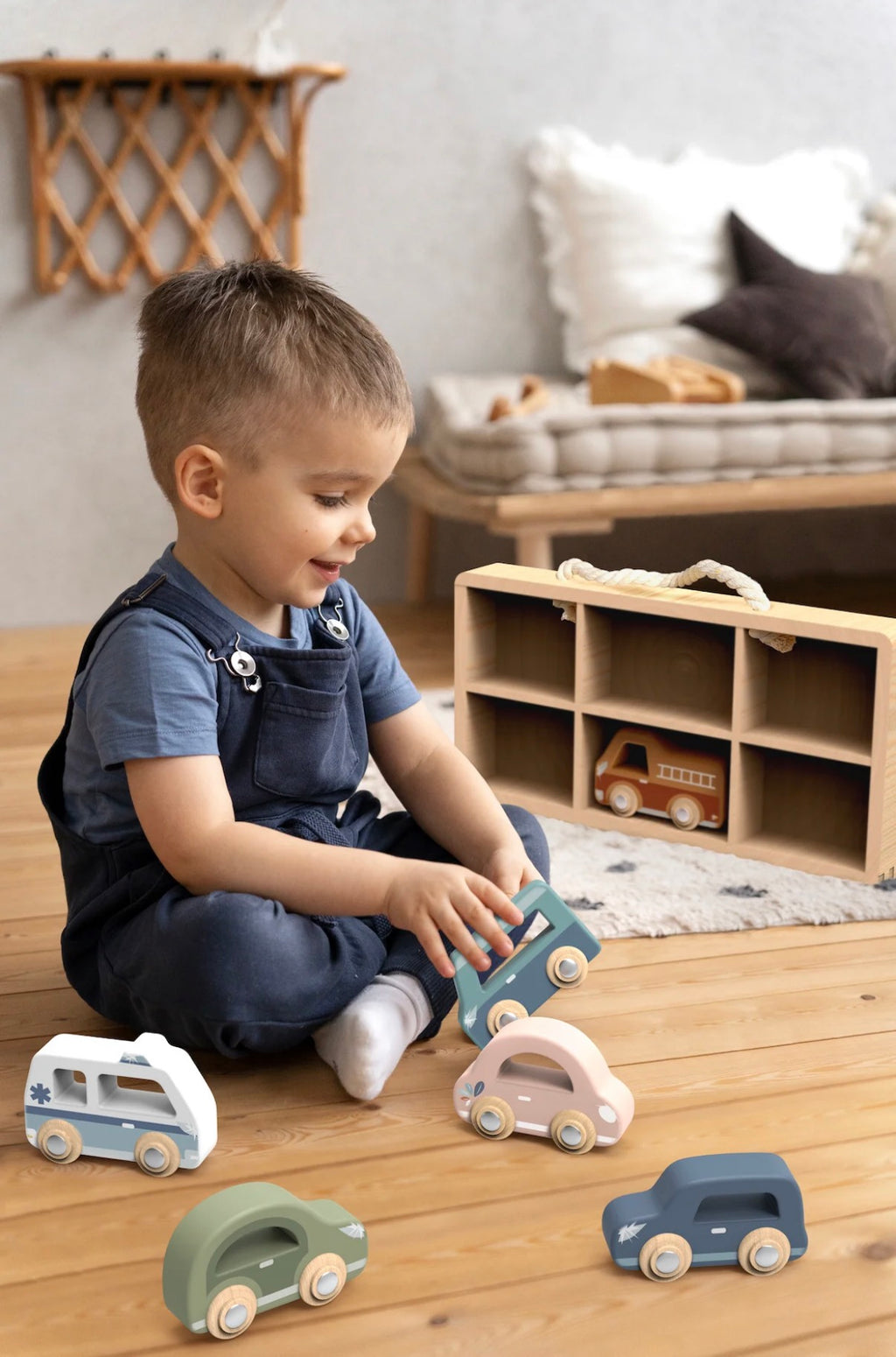 Speedy Monkey Car Display Case w/6 vehicles